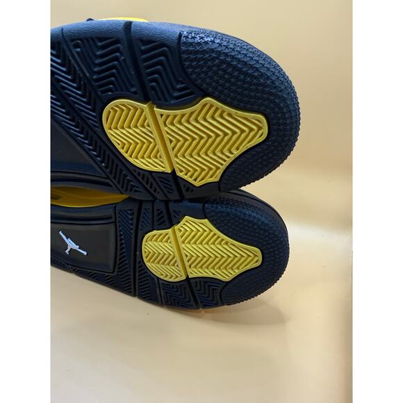 Jordan 4 Thunder Size 9.5 main image 9